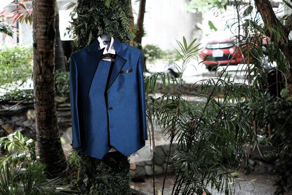 Quels accessoires peuvent transformer une tenue masculine ?